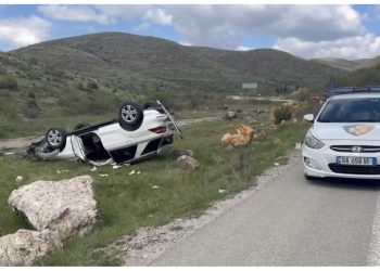 Thellohet bilanci në Tiranë! Makina në humnerë, dy të vdekur