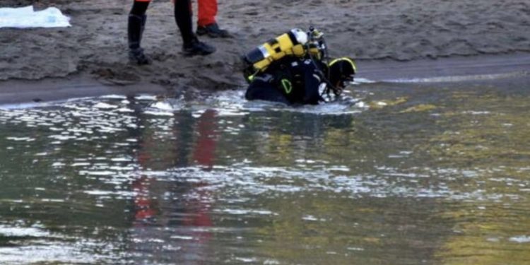 Tragjike! Babai futet për të shpëtuar djalin, mbyten të dy