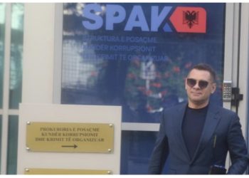 Gazetari i njohur paralajmëron “goditje” edhe më të lartë se Ahmetaj, por nga e djathta