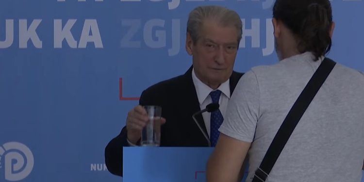 Berishës i fiken dritat LIVE: Duan të shpëtojnë nga denoncimet