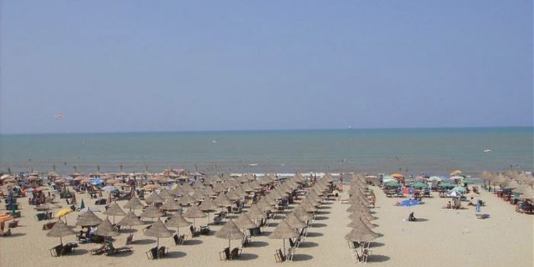 Mbytet një i moshuar në plazhin e Golemit