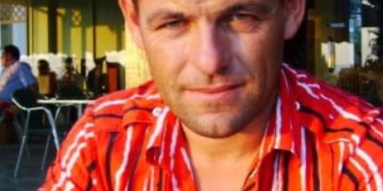 Denoncimi! Drejtori elektrikut në Librazhd në konflikt interesi. Firmos dhe merr lekët si inxhinier elektrik në lidhjet e reja