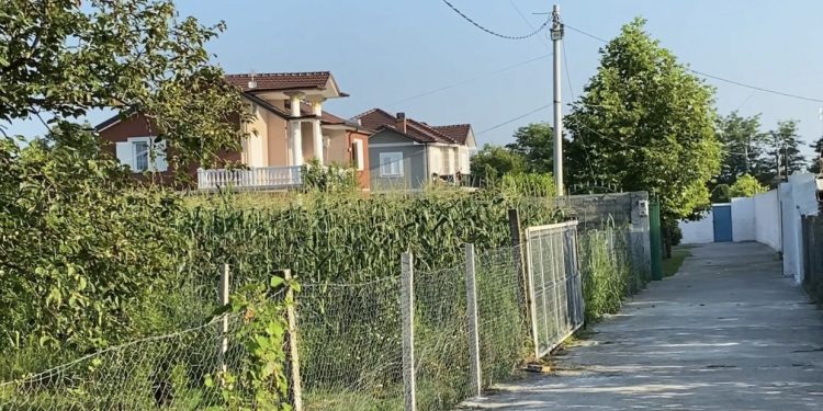 VIDEO/ Pa kamera në errësirë! Kjo është rrugica që ndodhi ekzekutimi në Krujë