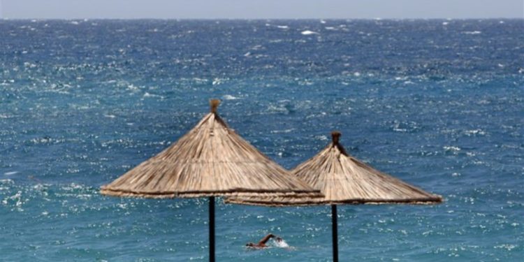 Tabloidi britanik “LadBible” reklamë Shqipërisë: Si Maldivet, por vetëm 3 orë larg dhe shumë më lirë