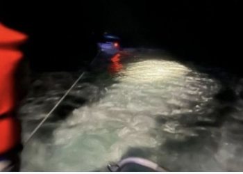 VIDEO/ Në mes të detit, shpëtohen 12 personat e bllokuar pranë “Kepit të Rodonit”