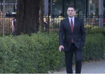 Dy skenarë dhe një lutje! Kush janë tetë (ar) miqtë që do të vendosin fatin e Ahmetajt?