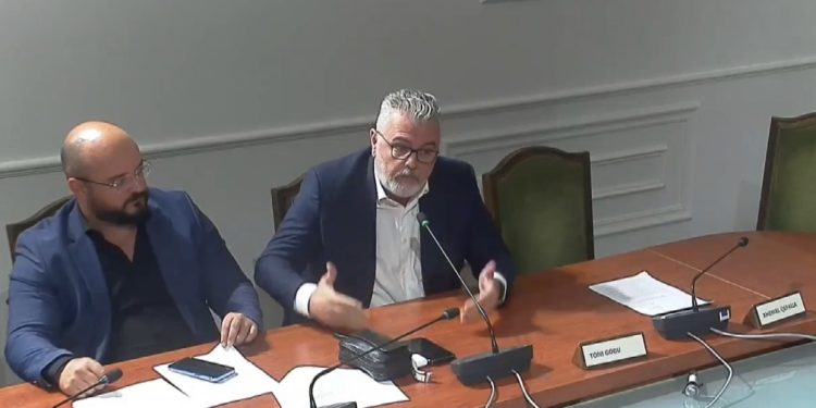 VIDEO/ PS i hap derën e burgut Ahmetajt: Ne nuk bëjmë shaka me ligjin…