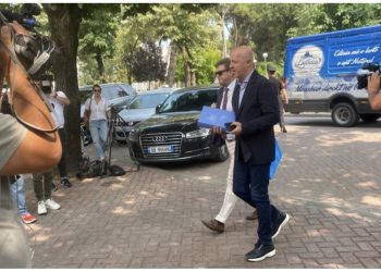 Misteri dhe dyshimet/ Avokatët: S’e dimë ku ndodhet Ahmetaj!