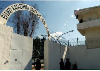 “Sherri nisi nga shqiptarët”, përleshje e dhunshme në burgun grek, 8 të plagosur