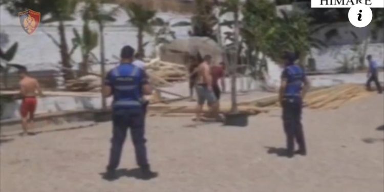 Bastiset plazhi, sekuestrohen 37 çadra dhe 68 shezlongë