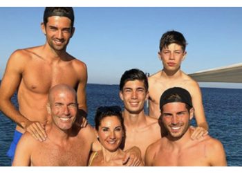FOTO/ Zidane publikon një foto të familjes së tij me rroba banje dhe të gjithë befasohen nga e njëjta gjë