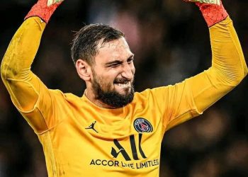 Hajdutët lidhin dhe grabisin Donnarumman