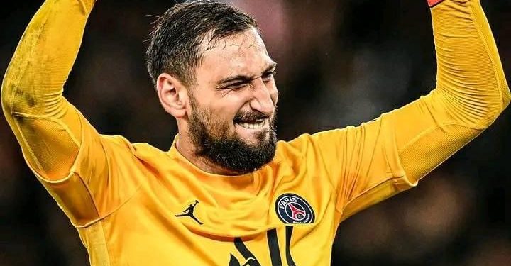 Hajdutët lidhin dhe grabisin Donnarumman