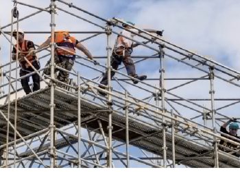 Tragjike në Greqi, humb jetën pas një jave shqiptari që u rrëzua nga skela