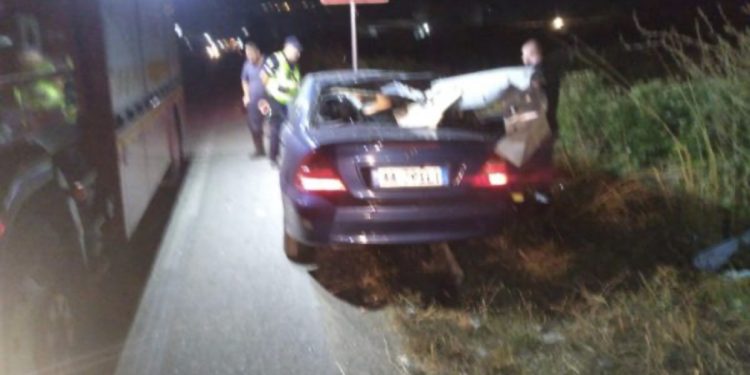 Makina ndahet përgjysmë në Fushë-Krujë, niset drejt “Traumës” i riu