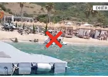 VIDEO/ Rrezikoi jetën e pushuesve në det, bllokohet gomonia në Jalë. Drejtuesi gjobitet me 1 milion lekë