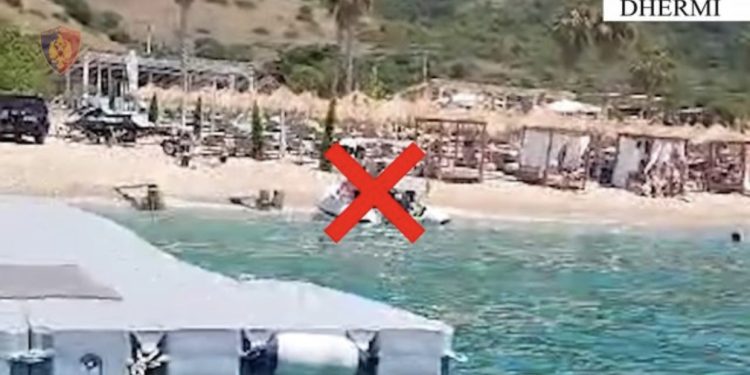 VIDEO/ Rrezikoi jetën e pushuesve në det, bllokohet gomonia në Jalë. Drejtuesi gjobitet me 1 milion lekë