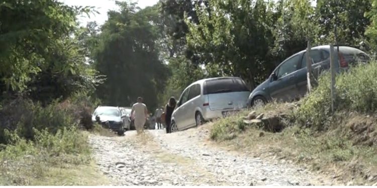 VIDEO/ Familja hap dyert e mortit! Fshati në lot për babanë me dy djemtë e nipin që u mbytën