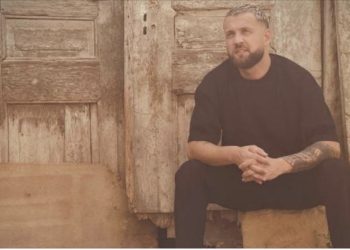 Poston foton në ‘Instagram’, por Luizi u ndalon ndjekësve që të komentojnë. Kiara ndërhyn “me stil”