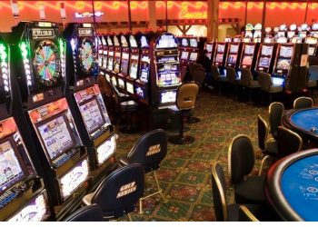 10 milionë Euro! Kazino, vilë dhe 18 apartamente, “zhvishet” bosi në Tiranë