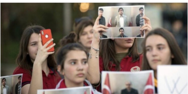 Ish-shefi i AKI dënohet me 4 vite e 8 muaj burg pse dëboi “gylenistët”