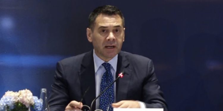 Fundjavat e luksit të Ahmetajt/ BIRN: Gazheli i Doganave udhëtime me Zoton e Mërtirin