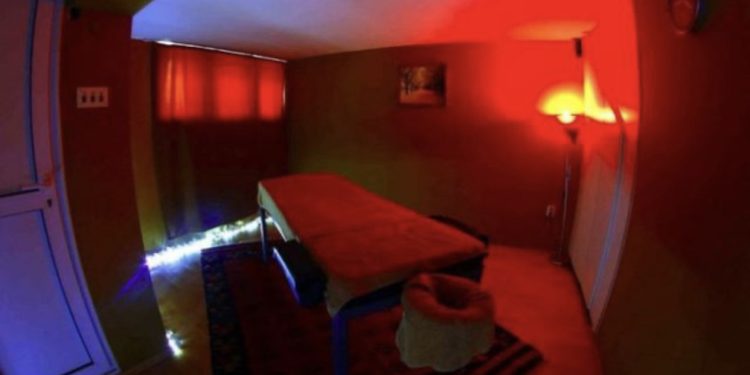 Përdornin qendër masazhesh për prostitucion, arrestohet 24-vjeçarja, procedohen 3 vajza në Tiranë