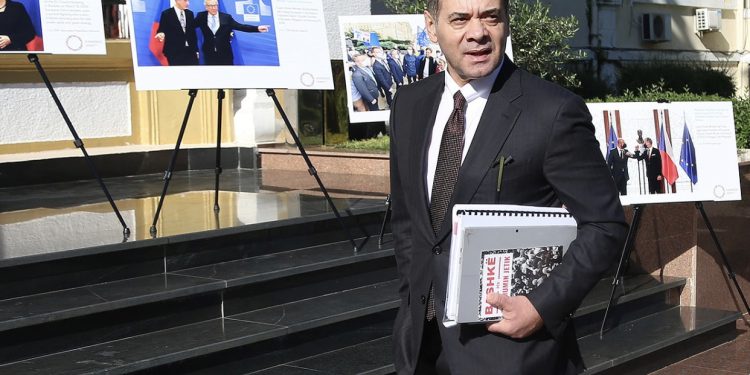 Pasdite merret vendimi/ Avokati i Ahmetajt: Të shtyhet 24 orë, dosja është voluminoze