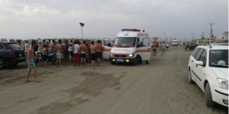 FOTO/ Babai me dy djemtë u mbytën në det! Troket një lutje për ndihmë për vajzën jetime