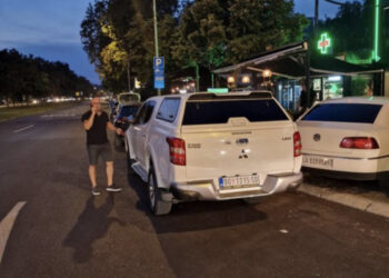 Policia serbe terrorizon gruan shqiptare, vetëm se djali i saj kishte të veshur bluzë me shqiponjë
