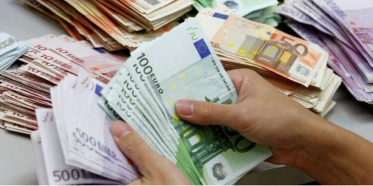 Euro mbaron pushimet dhe merr superxhiro!