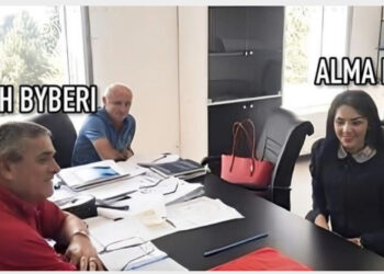 Pasi fundosi Safet Gjicin, Alma Kaçi në zyrën e një tjetër kryebashkiaku