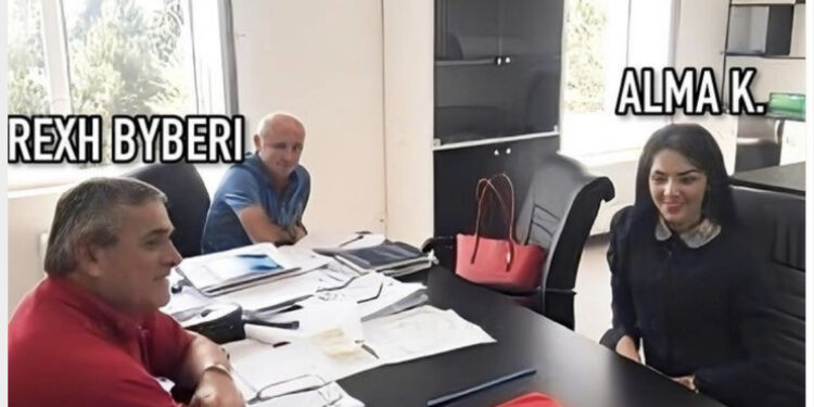 Pasi fundosi Safet Gjicin, Alma Kaçi në zyrën e një tjetër kryebashkiaku