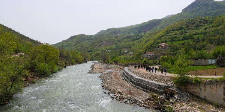 E rëndë/ Mbytet 12-vjeçari në lumin Shkumbin