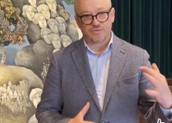 Nuk pranuan që të firmosnin tendera korruptiv, Alfred Peza nën presion largon 4 punonjës të prokurimeve