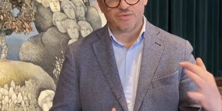 Nuk pranuan që të firmosnin tendera korruptiv, Alfred Peza nën presion largon 4 punonjës të prokurimeve