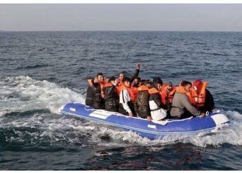 Britania merr seriozisht çështjen e emigracionit, gjoba marramendëse për firmat që punësojnë emigrantë