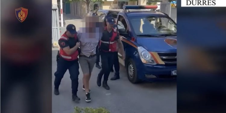 Fajtor për dy aksidente me pasojë vdekjen, policia zbardh detajet e arrestimit të Dritan Memollës: Ishte i armatosur, shoqërohej nga…