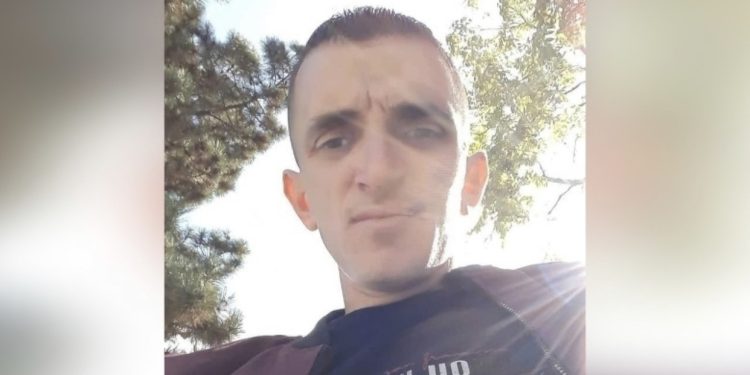 FOTO/ Iku në lule të rinisë! Kush është i riu që u vra rrugës për në shtëpi?