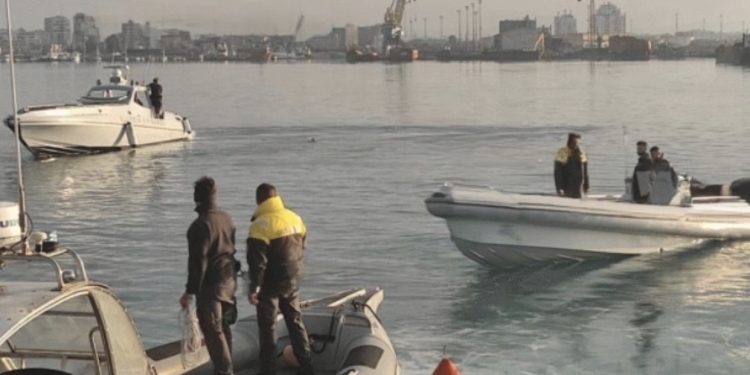 Kapet 4 gomone me kokainë, heroinë dhe kanabis në Vlorë, 10 të arrestuar