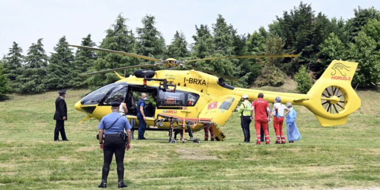 I bie nga duart kur po e ushqente, 1 vjeçari përfundon në koma