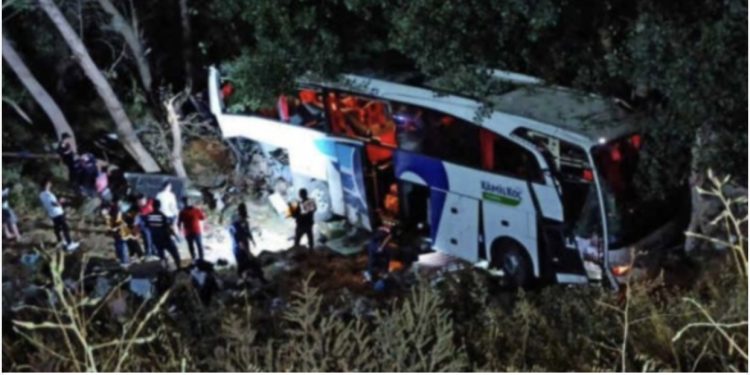 Aksident tragjik në Turqi, autobusi bie në humnerë, 12 të vdekur dhe dhjetëra të plagosur