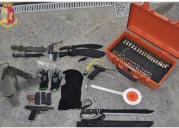 Arsenal armësh në banesë, kapet shqiptarja dhe burri i saj, tentuan të qëllojnë policinë me granatë