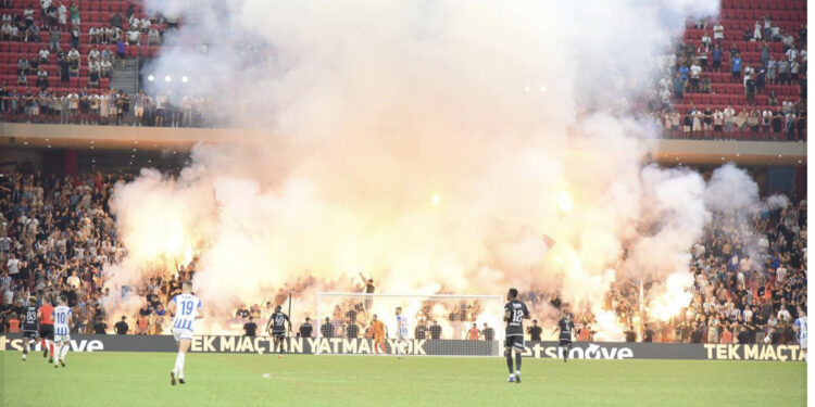 Kaosi dhe dhuna gjatë Tirana-Beshiktash, vjen fatura e rëndë nga UEFA për bardheblutë