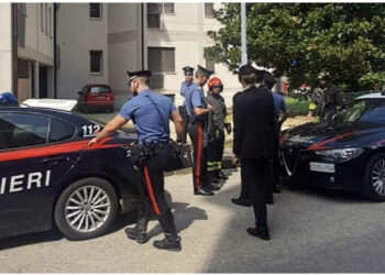 Itali/ U mbyll në shtëpi, 38-vjeçari shqiptar kërcënon se do të hidhet nga pallati