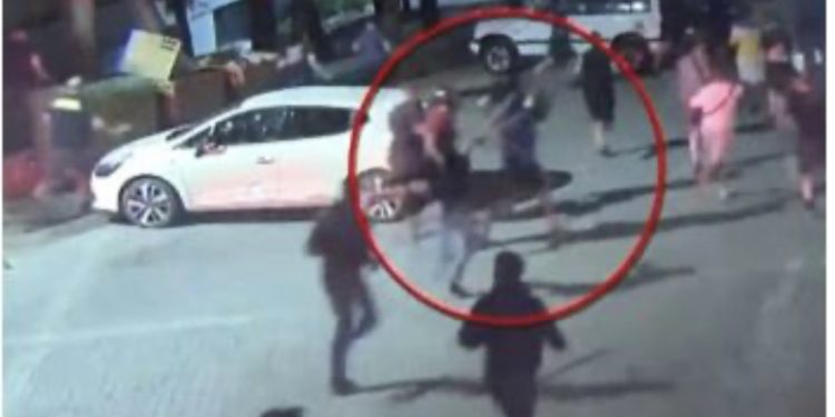 VIDEO/ Dalin pamjet e vrasjes së tifozit grek në Athinë 1 javë më parë