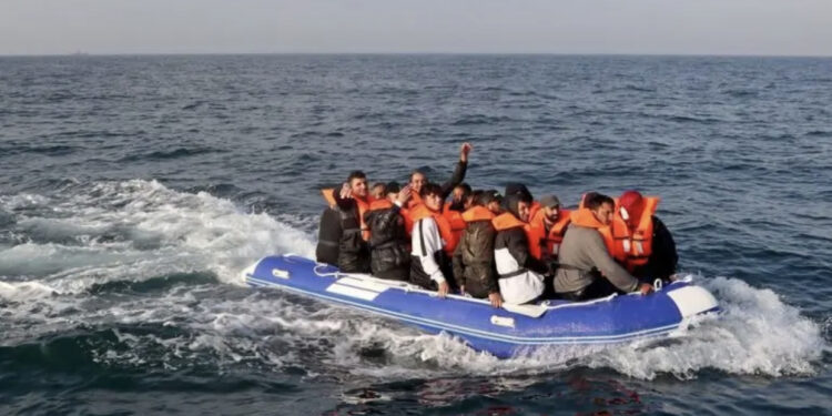 “Nisemi sot, kemi oferta”! Si bëhet trafiku me gomone: Për 3500 £ jeni në Angli