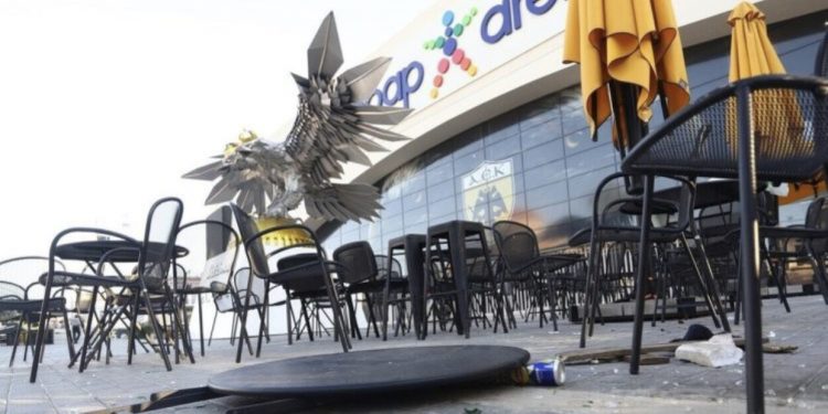 Sërish dhunë në Greqi, pas vrasjes së tifozit, sulmohet një gazetar e një kameraman