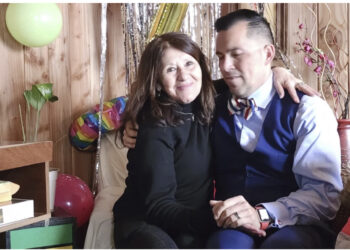 I thanë se kishte vdekur! Nëna ribashkohet me djalin e saj pas 42 vitesh