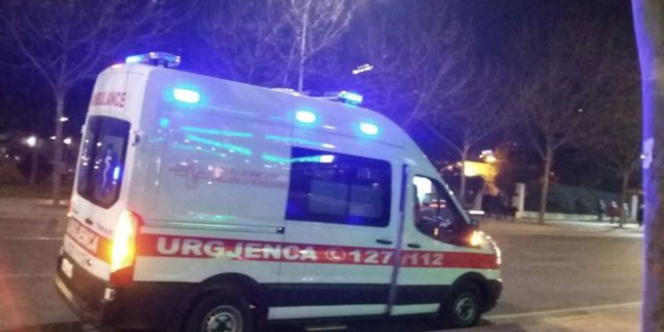 Ra në kontakt me energjinë elektrike në dush, ndërron jetë 32-vjeçarja nga Cërriku